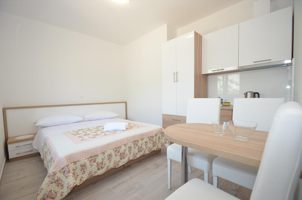 Apartment Anica Kuk Стариград-Пакленица Стая снимка